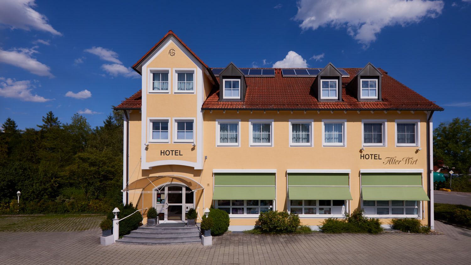 Hotel im Sommer